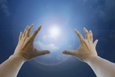 Güzel bir gün süre mavi gökyüzüne iki elin kapmak.