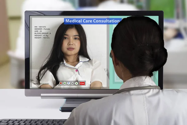 Paciente Femenina Que Lleva Consulta Médica Distancia Médico Mediante Videollamada — Foto de Stock