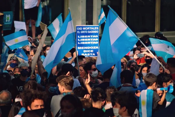 2020年10月12日 アルゼンチン メンドーサ州 政府に対する抗議の間 署名は 神聖な主張 自由だ フリーダム メンドーサは言う — ストック写真