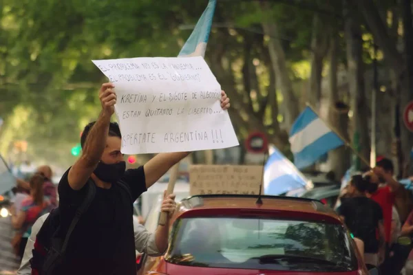 2020 Μεντόζα Αργεντινή Κατά Διάρκεια Μιας Διαδήλωσης Ένας Άνθρωπος Κρατά — Φωτογραφία Αρχείου