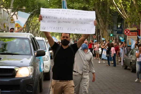 2020 Mendoza Argentina Durante Una Protesta Uomo Porta Cartello Con — Foto Stock