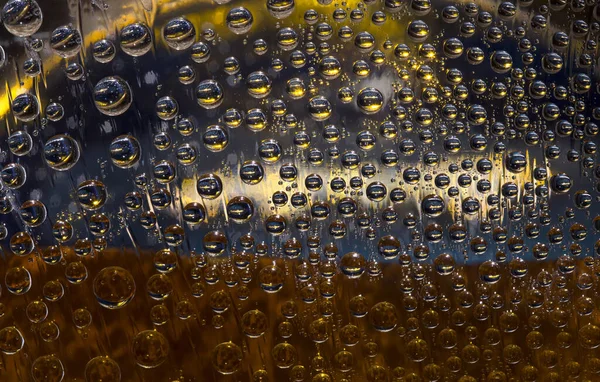 Gotas Oro Azul Fluyen Hacia Abajo Superficie Hielo Espejo Variopinto —  Fotos de Stock