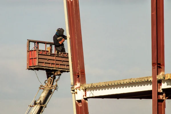 Araç Kaldırma Teleskopu Işçiler Için Artan Güvenlik Gereksinimleri — Stok fotoğraf