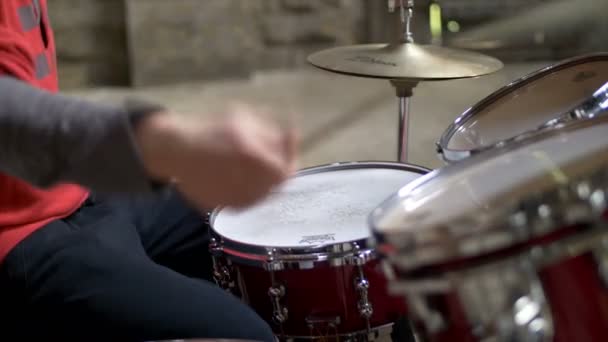 Snare Drum Close Professional Musician Man Playing Drumset Red Outfit — Vídeo de Stock