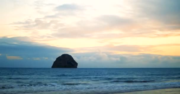 Timelaps of hyperlaps of Sunset in Martinique island during summer. a hot peaceful evening night perfect to relax during vacations or holidays — Stock Video