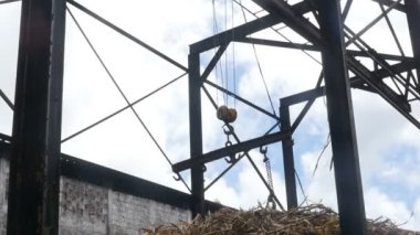 Rom endüstriyel üretim süreci: Makine ve lezzetli baston, Le lamentin, Martinique, Ağustos 2018