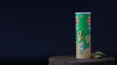 Çin 'de güvercin, wasabi aromalı çikolata Şangay, Çin' de dönen ahşap plaka, 7 / 10 / 19