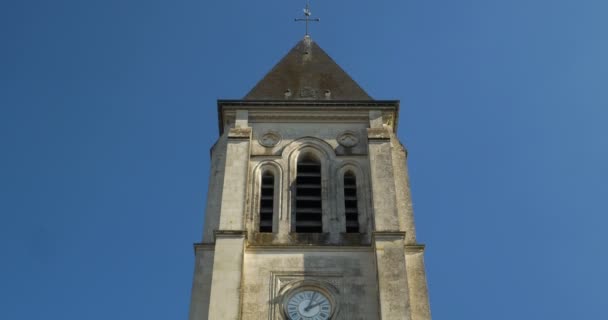 Eglise: Igreja, Santo lugar tradicional francês para a fé, Le lude, Sarthe, França 27 / 2 / 19 — Vídeo de Stock