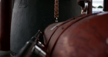 Suwon Bell ses çıkarmak için sütunlu. Bu çan bir miras dini ve hala tören için kullanılıyor.