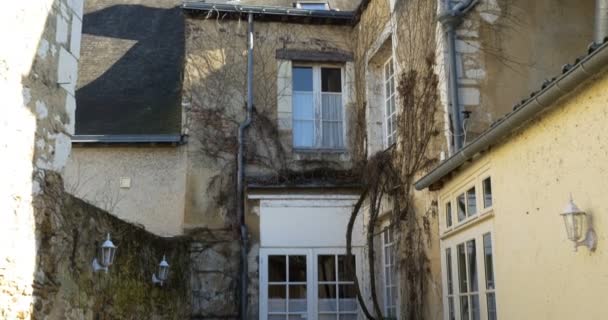 Edifícios tradicionais franceses típicos. Le lude, França 27 / 2 / 19 — Vídeo de Stock