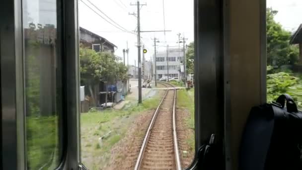 Ferrocarril japonés hermosa ciudad natural verde - Fukui, Japón - Agosto 2018 — Vídeo de stock