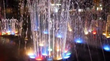 Kosice Güzel ve renkli çeşme, Kosice, Slovakya - Temmuz 2017 - Kosice, Slovakya 'nın en güzel turistik kentlerinden biridir.
