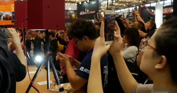 Crowd Filming Looking Percefits Shanghai Instrument Fair Drums Percefits Section — стокове відео