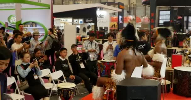 Crowd Looking Djembe Concert Music China Shanghai Instrument Fair Drums — стоковое видео