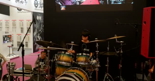 Man Playing Drumset Music China Shanghai Instrument Fair Bicí Bicí — Stock video