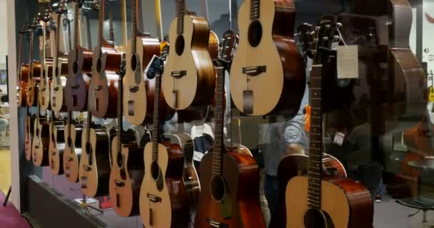 Guitars Ukulele Music China Shanghai Instrument Fair Guitar Fretted String — Stockvideo