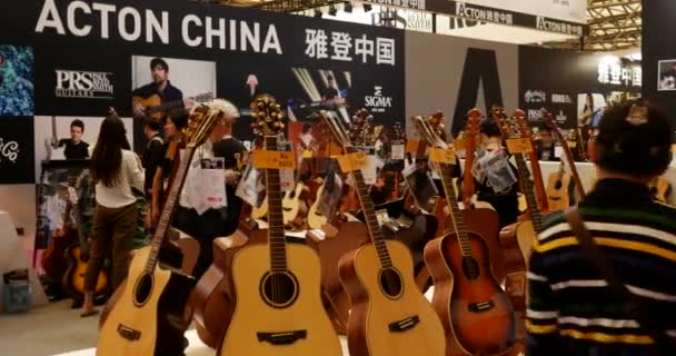 Гитары Узел Выставке Music China Шанхае Гитара Струнные Шанхай Китай — стоковое видео