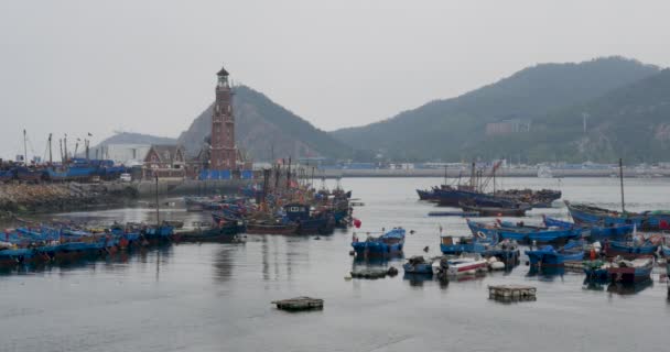 Drone Shot Farol Velho Dalian Harbor Durante Manhã Névoa Fresca — Vídeo de Stock