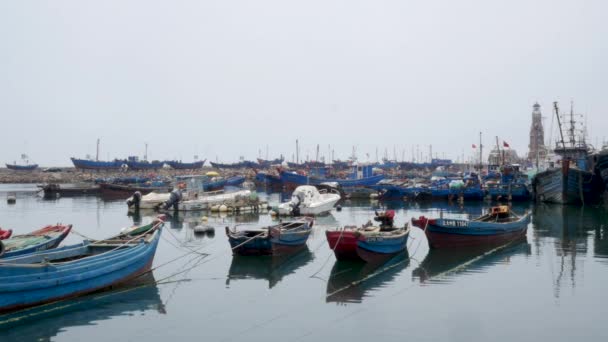 Luftaufnahme Traditioneller Chinesischer Boote Mit Morgennebel Dalian China — Stockvideo