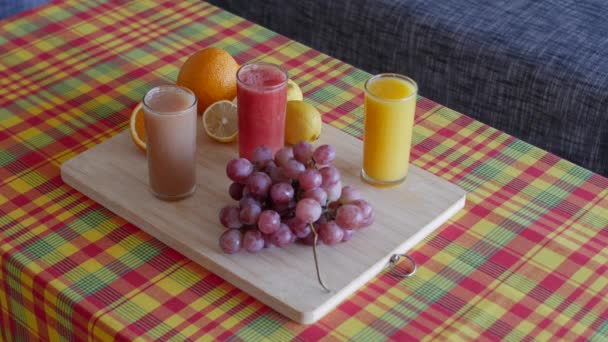 Professionale Vista Del Piatto Frutta Succhi Frutta Sul Tavolo Stile — Video Stock