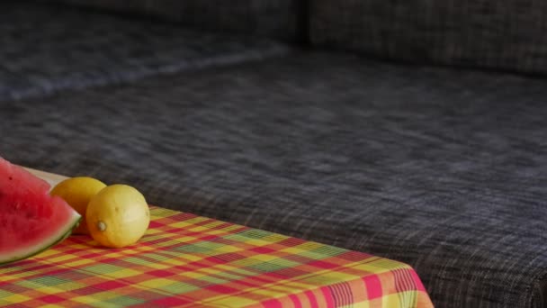 Яка Сковорода Зупинка Фруктовій Тарілці Свіжі Органічні Апельсини Цитрусові Грейпфрут — стокове відео