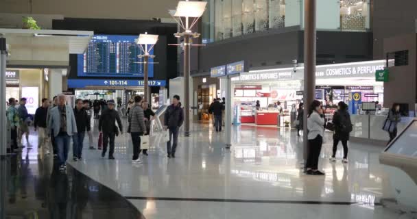 Personas Caminando Aeropuerto Incheon Corea Del Sur — Vídeo de stock