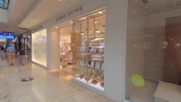 Handheld shot for news: field reporter style: ZARA HOME shop front in mall in Hannover, Germany, 31.8.2020 Zara Home is a new brand of home furniture — Stock video