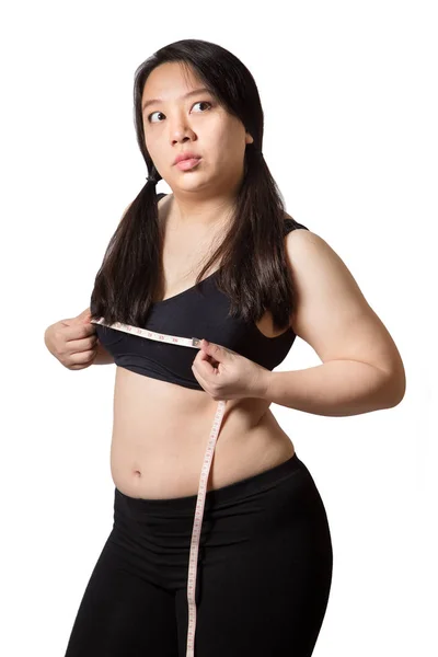 Mulher gorda medir fita métrica no peito pensar sobre a perda de peso isolado no fundo branco — Fotografia de Stock
