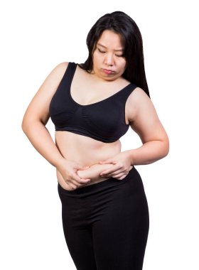 şişman kadın sıkmak göbek yağ sıkılmış yüz beyaz arka plan üzerinde izole mide bakarak