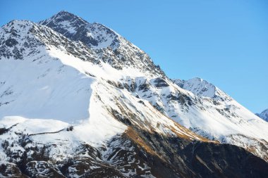 French Alps dağlar karşı mavi gökyüzü temizleyin. Parc Ecrins