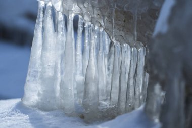 Frozwn su. Doğal buz parçaları, Letonya