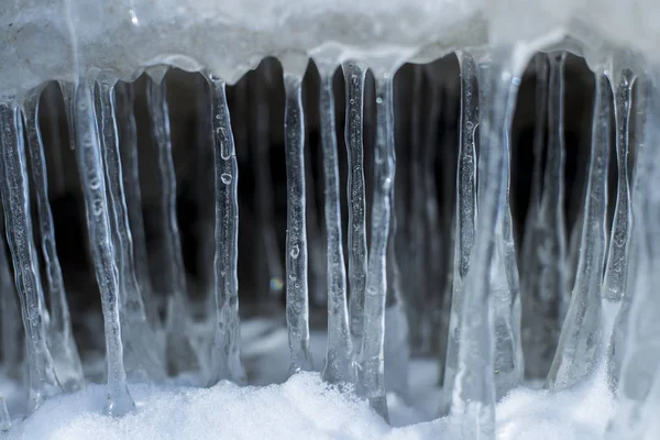 Frozwn su. Doğal buz parçaları, Letonya