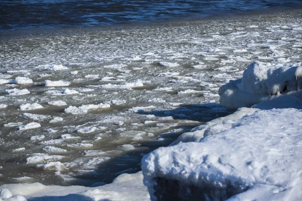 Lód Fragmenta Wody Morza Bałtyckiego Łotwa — Zdjęcie stockowe