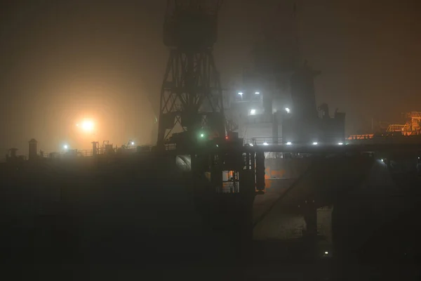 Vrachtschepen Haven Met Verlichting Nachts — Stockfoto