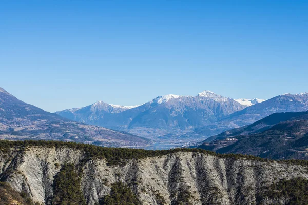 Blick auf die Berge in der Nähe des Lac de Serre-Poncon auf Französisch — Stockfoto