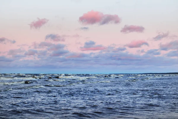 開いているバルト海のカラフルな冬の日没 — ストック写真