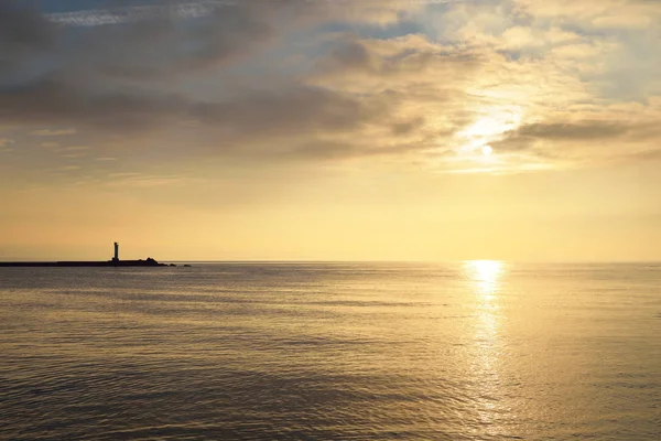 Horizontales Bild Eines Fernen Leuchtturms Auf Einem Steinpier Fluss Daugava — Stockfoto