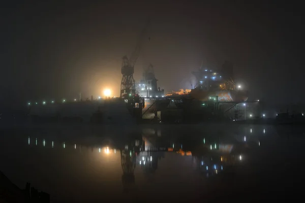 Vrachtschepen Haven Met Verlichting Nachts — Stockfoto