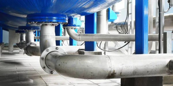 Große Industrielle Wasseraufbereitung Und Heizraum Boden Großer Druckbehälter Flansche — Stockfoto