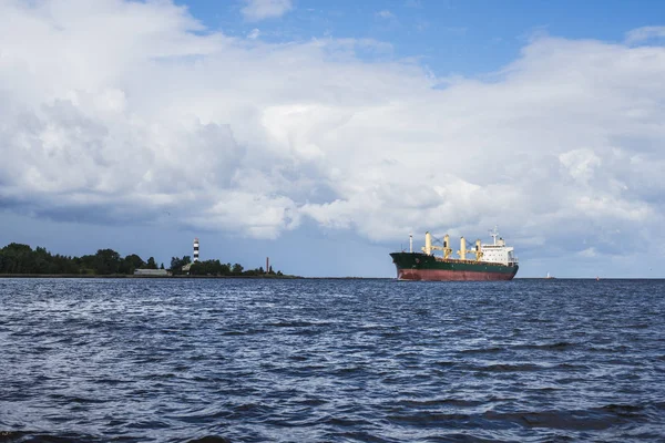 Baltık Denizinde Giden Bir Kargo Gemisi — Stok fotoğraf