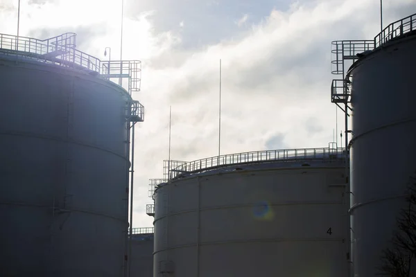 Nahaufnahme Der Treibstofftanks Hafen Einem Trüben Wintertag — Stockfoto