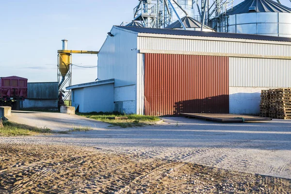 Jordbruks Utrustning Och Spannmålsmagasin Närbild Lettland — Stockfoto