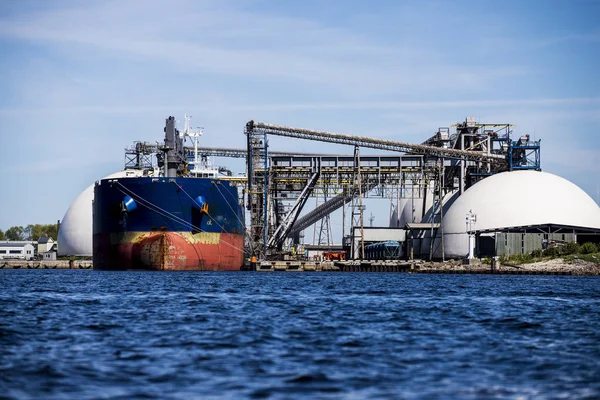 Frachtschiff Hafen Von Riga Einem Sonnigen Frühlingstag Lettland — Stockfoto