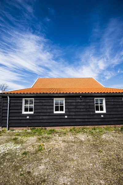 화창한 네덜란드에 지붕으로 — 스톡 사진