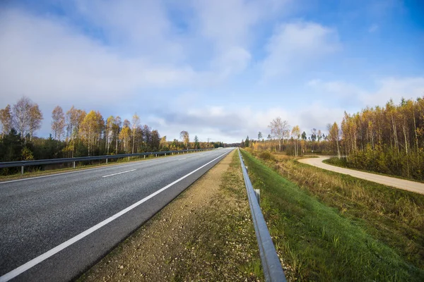 Вид Асфальт Сільська Дорога Латвії Чітких Осінньому Дні — стокове фото