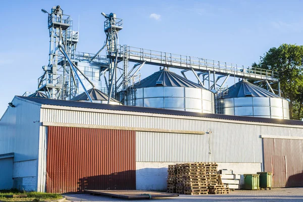 Jordbruks Utrustning Och Spannmålsmagasin Närbild Lettland — Stockfoto