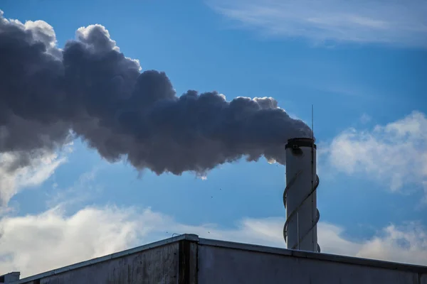 Factory Pipe Close Lot Smoke Blue Sky Sunny Winter Day — Stock Photo, Image