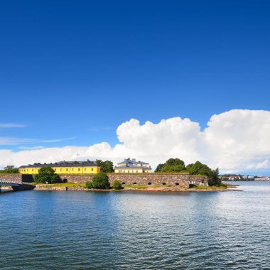 Panormic profili Helsinki yaz günü, su üzerinde