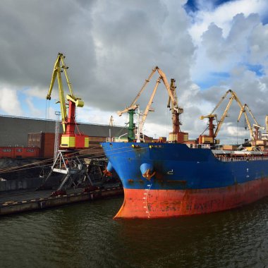 Büyük bulker gemi Ventspils serbest liman kömür yükleme