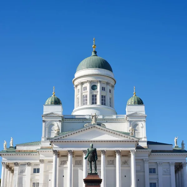 Helsinská Katedrála Pohled Proti Modré Obloze — Stock fotografie